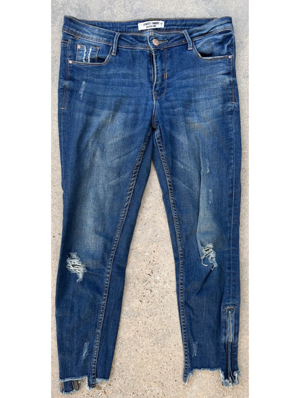 Almost Famous Blue Denim Jeans Size 7 Skinny Ankle Zip Frayed Hem Measure 29W